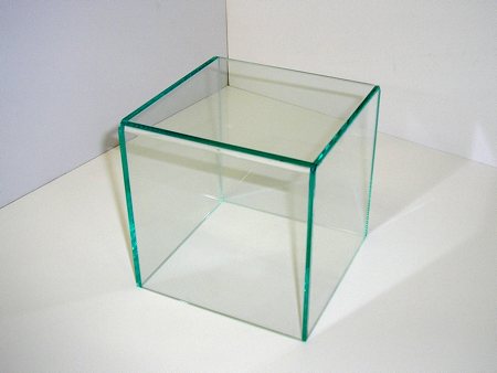 立方体 ガラス色アクリル板で作った立方体(試作品)